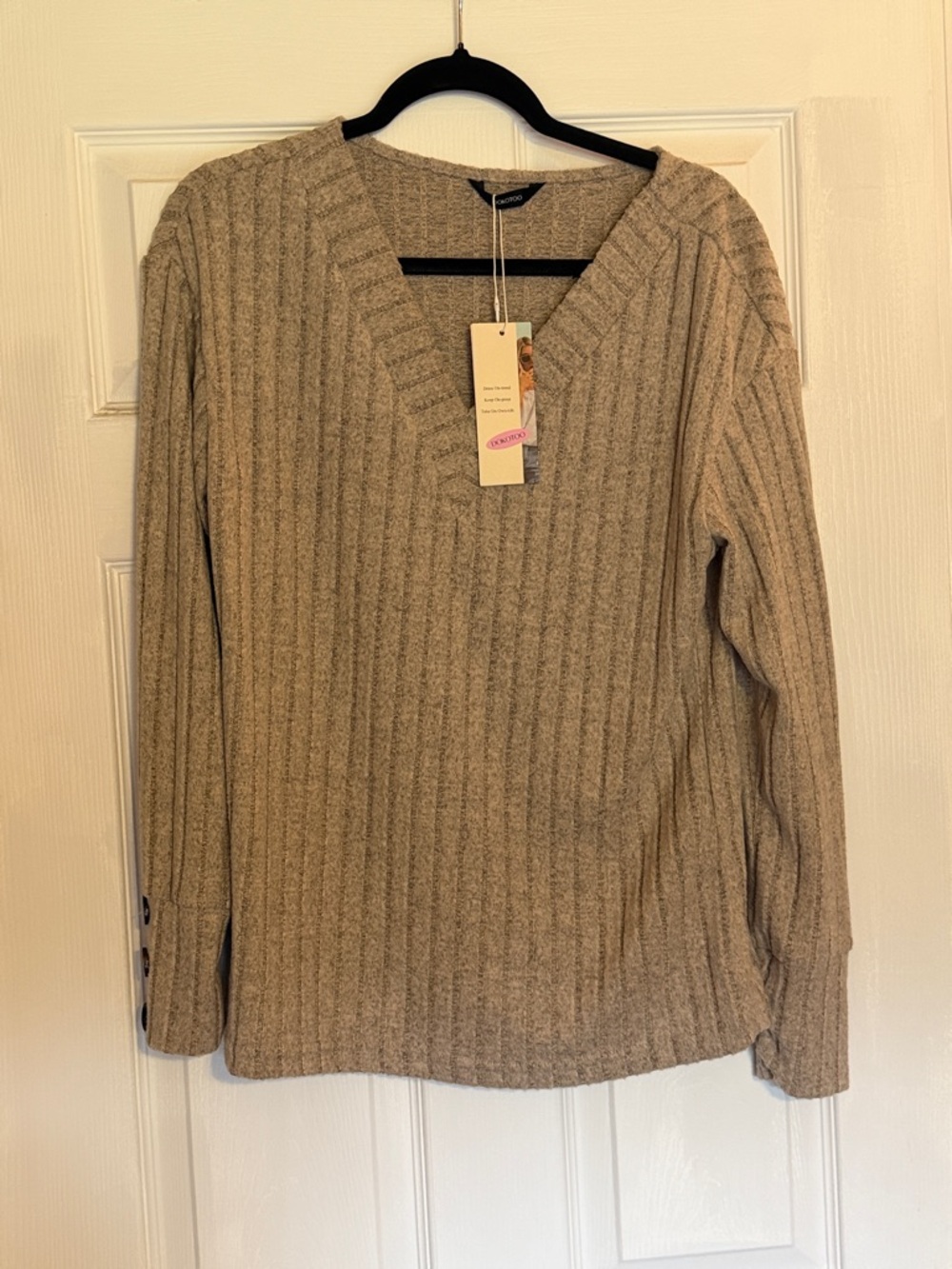 Women’s V-Neck Ribbed Sweater in Heather Taupe